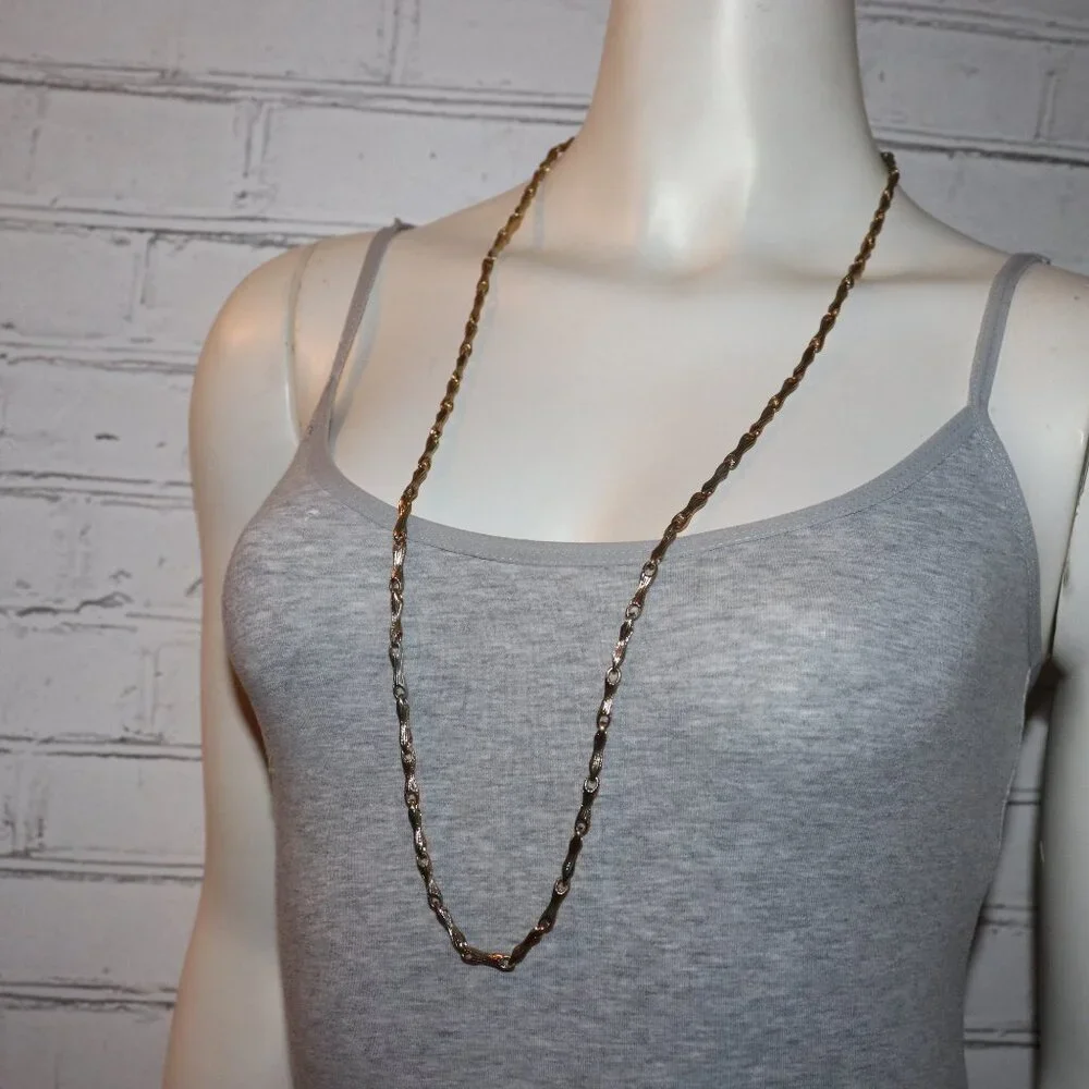 Beautiful vintage gold statement chain necklace 36